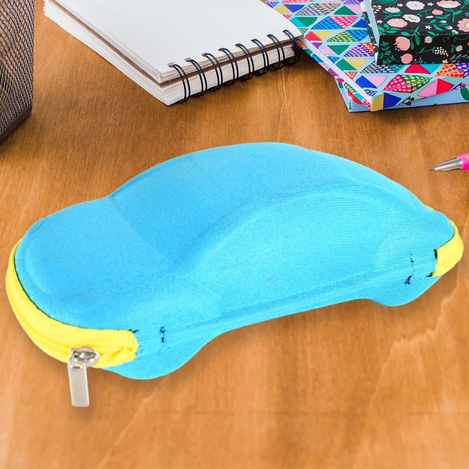Cartoon Car Shape Sunglasses Box Portable Eyeglasses Case Fashion Lovely Sunglass Case Children's Glasses Box Blind Box for Kids Sunglasses Cases (1 Pc) Your Brand