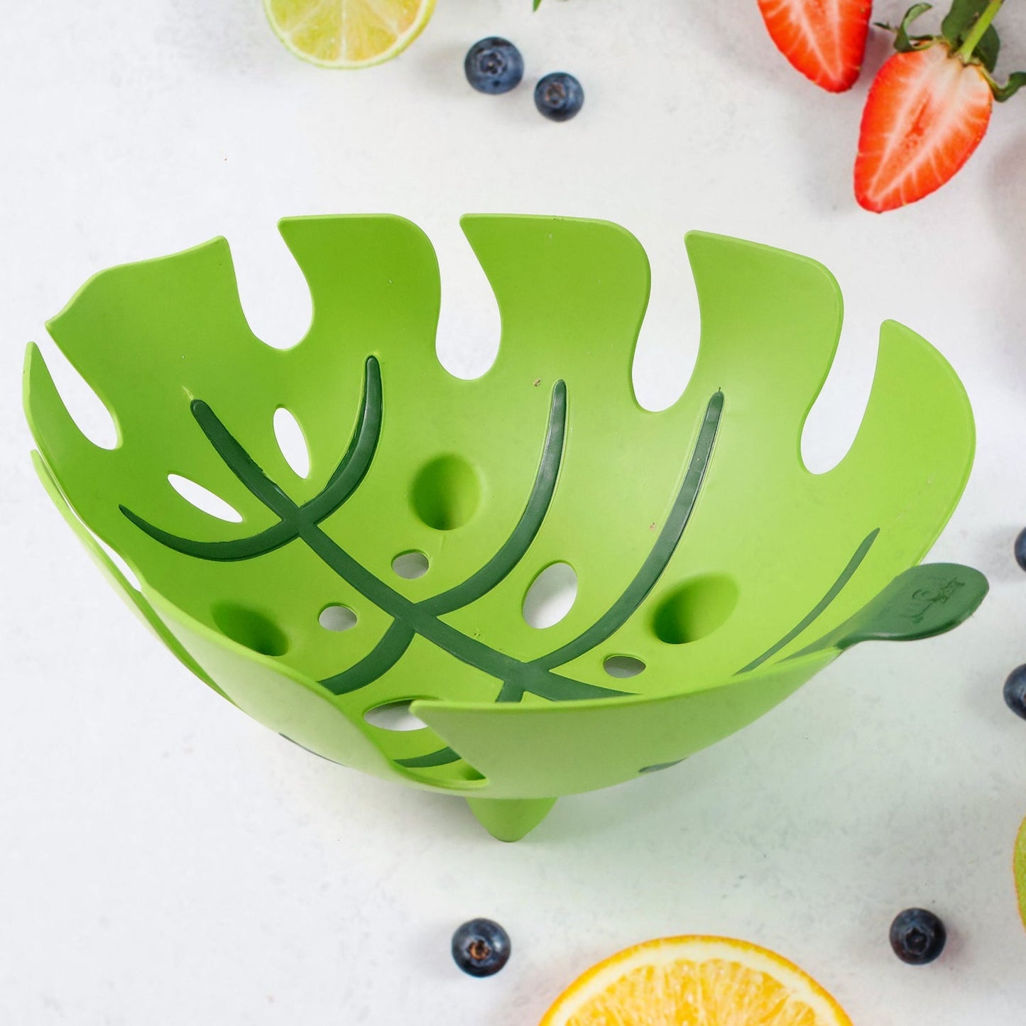 Supermom Leaf-Shaped Plastic Fruit Basket (1 Pc) Your Brand