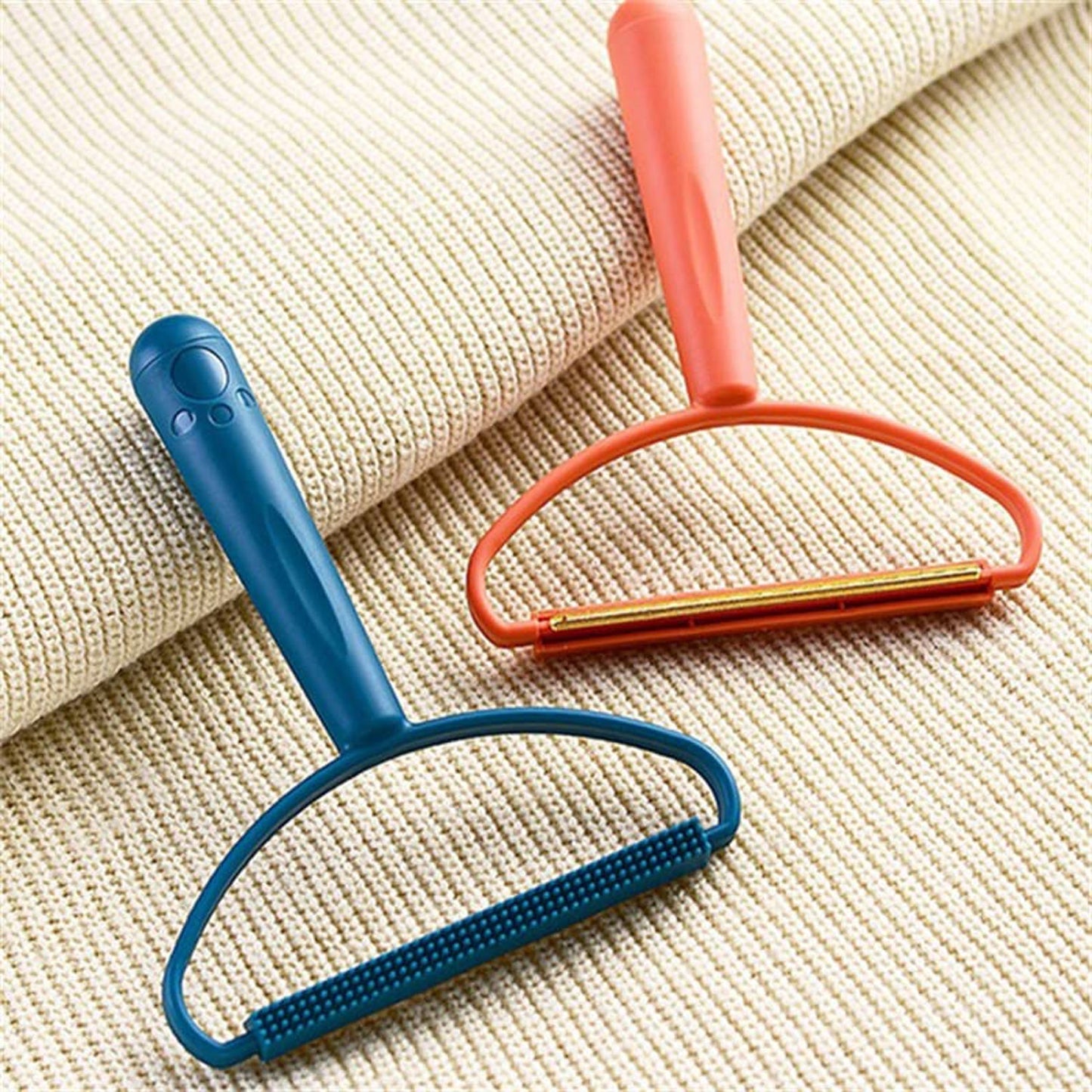 2-in-1 Portable Lint Remover – Long-Handle Brush & Sticky Roller for Clothes, Furniture & Carpets (1 Pc) Your Brand