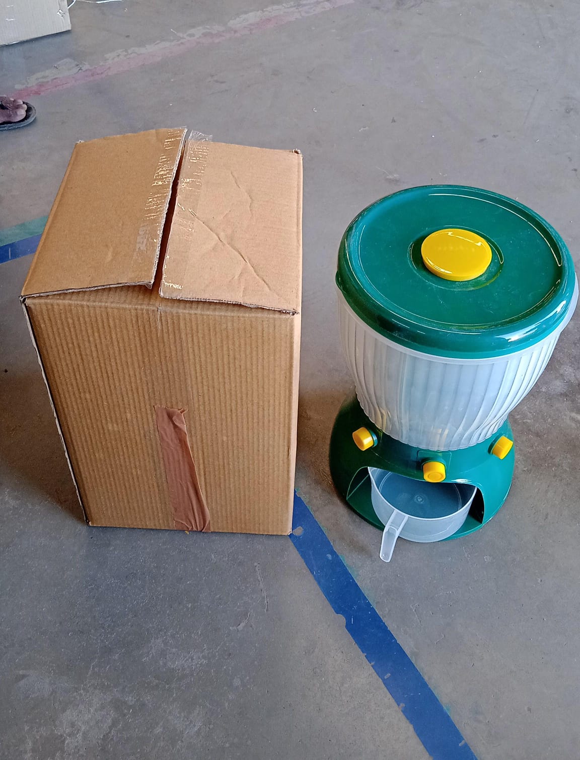 4 in 1 360 Degree Rotation Cereal Dispenser (Approx 10 kg / 1 Pc) Your Brand