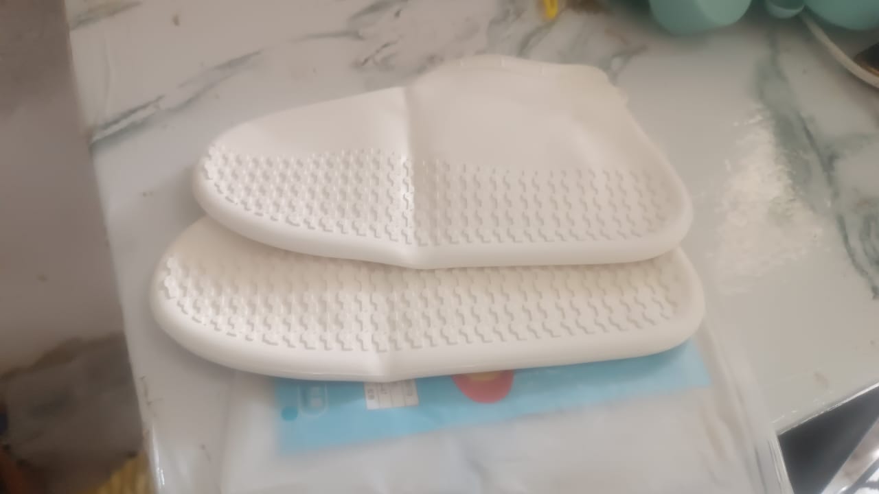 Non-Slip Silicone Rain Reusable Anti skid Waterproof Fordable Boot Shoe Cover (Small Size / 1 Pair / Mix Color) Your Brand
