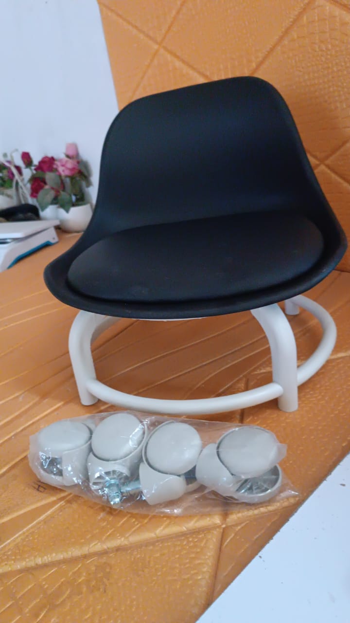 Plastic Low Round Rolling Stool with Wheels Pedicure Stool (1 pc / Mix Color) Your Brand