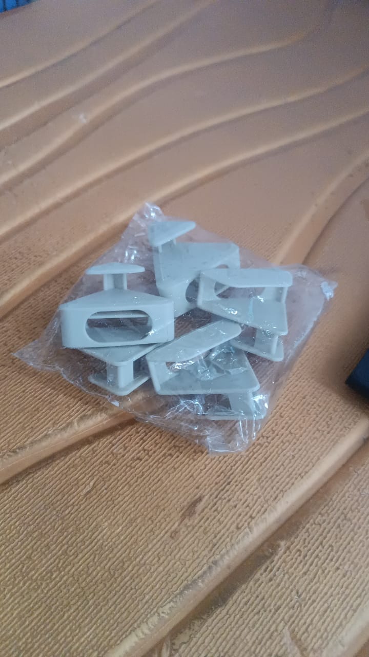 Multi-Functional Plastic Triangle Hanger Connector Hooks 5 Pcs Set Your Brand
