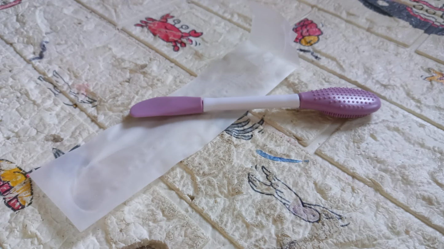 Double-headed silicone mask brush for applying skincare products evenly and efficiently