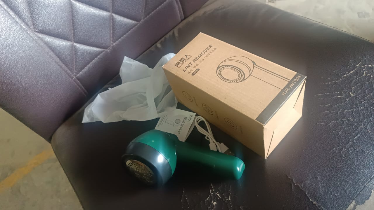 Portable Lint Remover with USB Cable (1 Pc) Your Brand