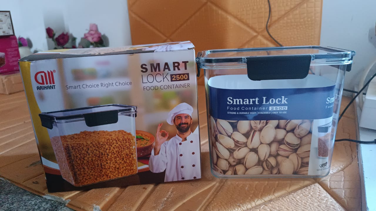 Food Storage Container Airtight Plastic Container with Easy Snap Lids (2500ml / 1 Pc) Your Brand