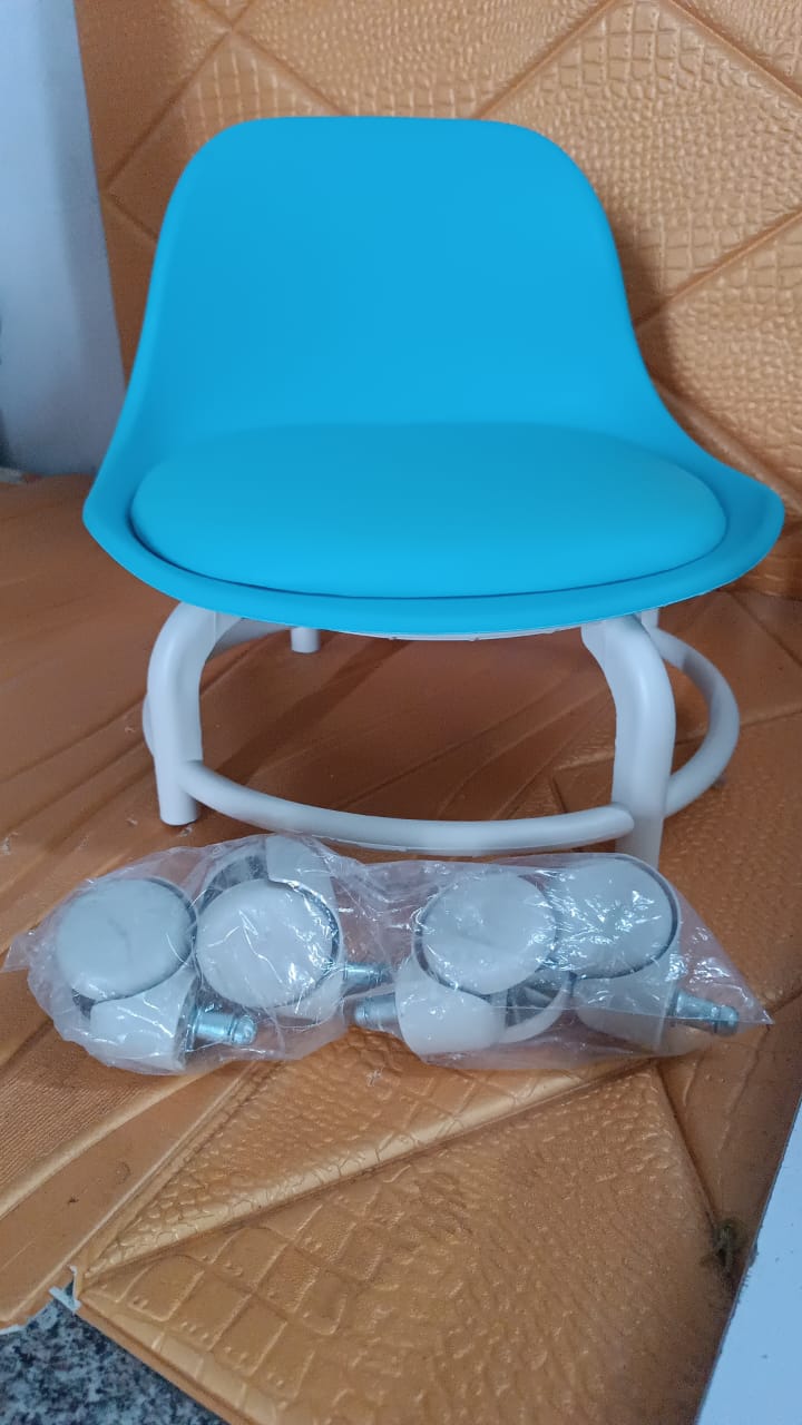 Plastic Low Round Rolling Stool with Wheels Pedicure Stool (1 pc / Mix Color) Your Brand