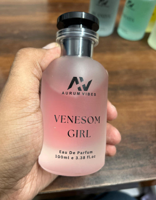 The Gir Farmer Venesom Girl long-lasting floral perfume 100ml bottle held in hand with frosted pink glass