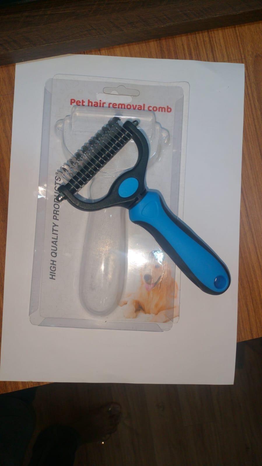 THE GIR FARMER double sided deshedding comb for pets with blue handle in clear packaging