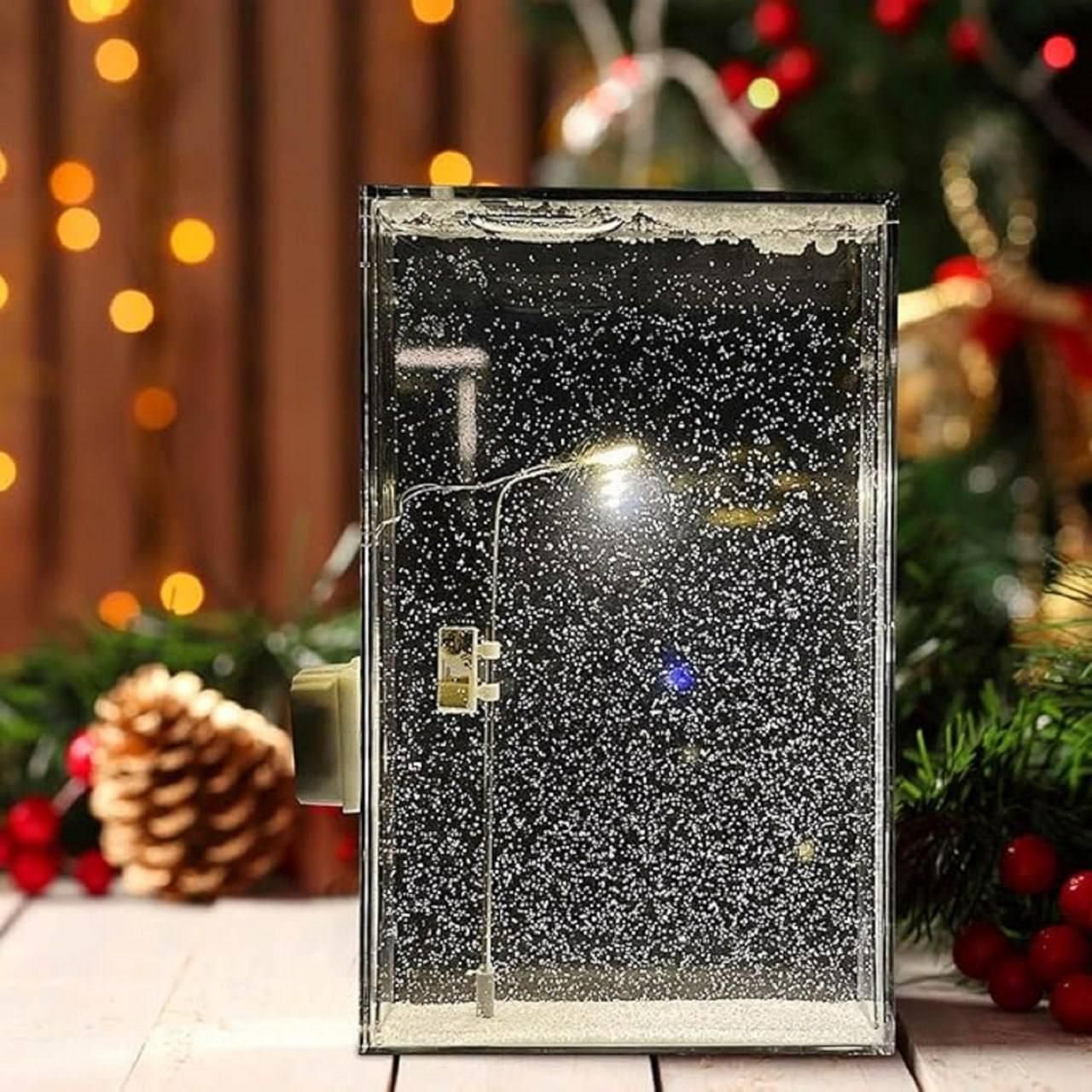 The Gir Farmer Christmas snow lamp decoration with sparkling snow effect and cozy holiday lighting