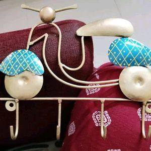 THE GIR FARMER decorative wall key holder shaped like a motorcycle with blue and gold detailing