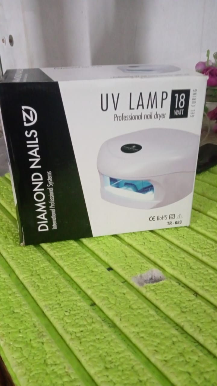 Diamond Nails UV Lamp for gel polish with 18 watt power and professional nail drying features