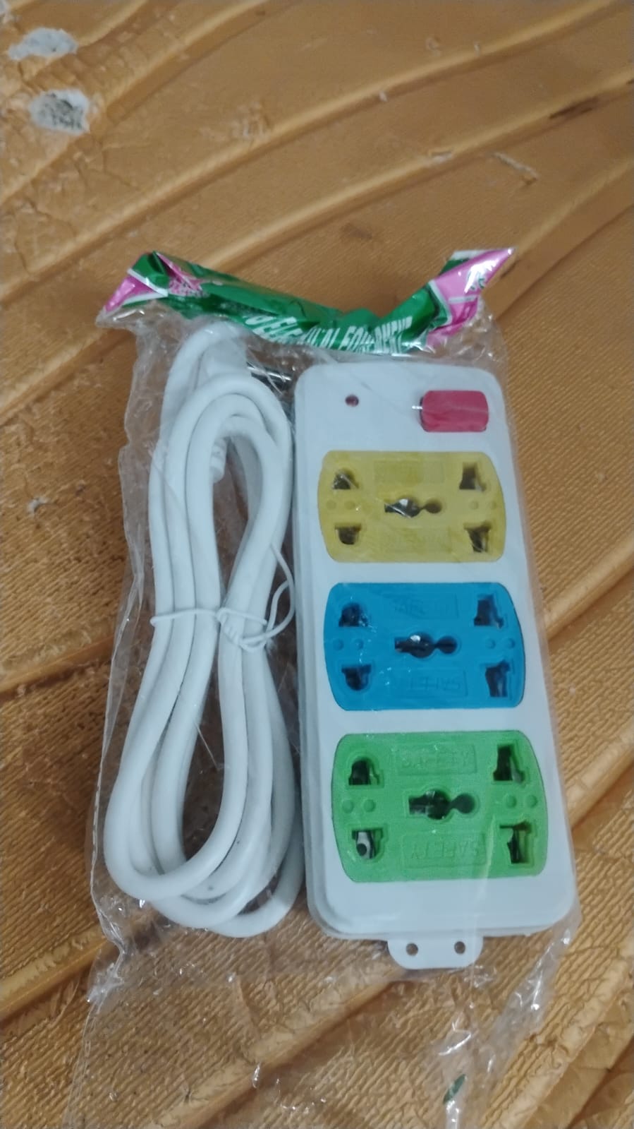 Compact 3-Socket Universal Extension Board (1 Pc) Your Brand