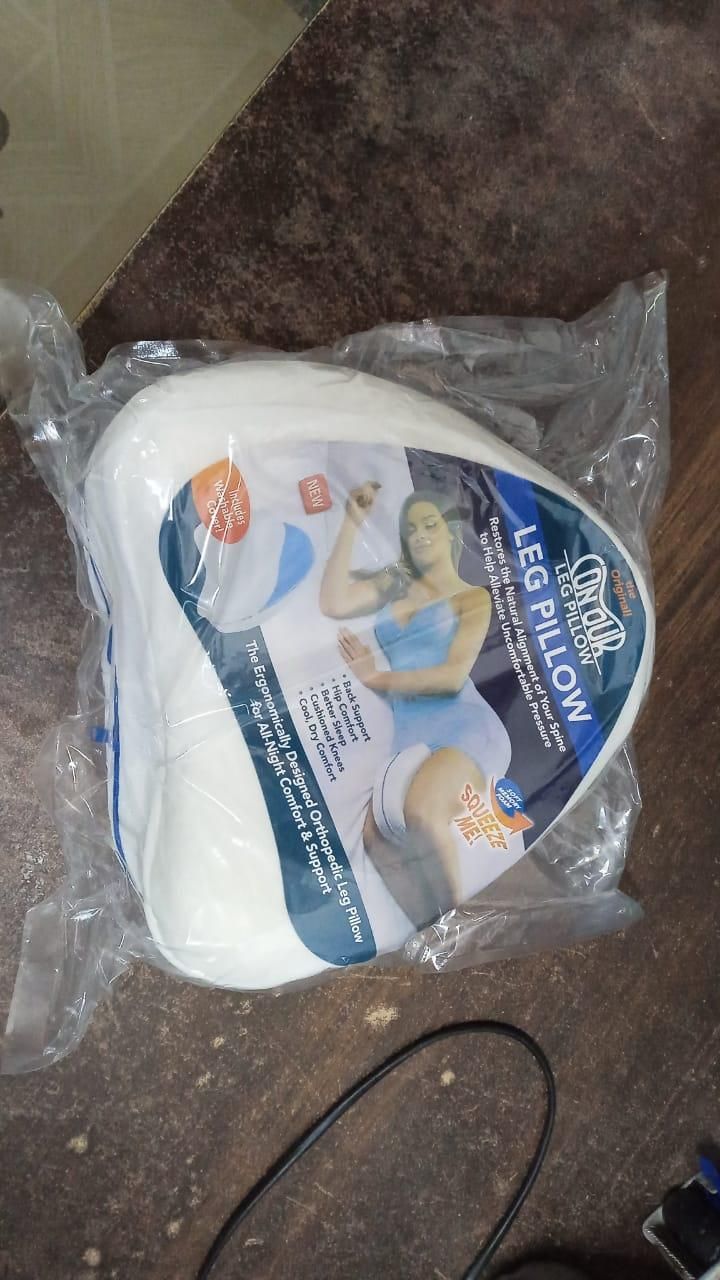 Ergonomic knee pillow for side sleepers designed for optimal spinal alignment and comfort