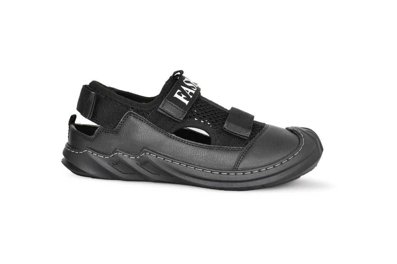 The Gir Farmer black breathable sandals for all day wear with adjustable straps and cushioned sole