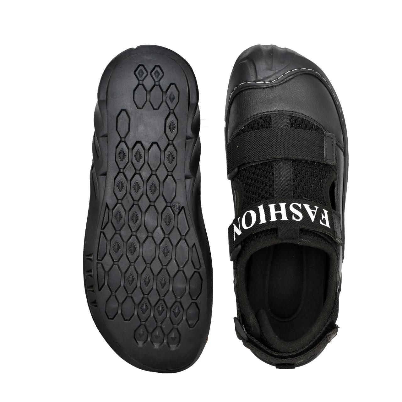 The Gir Farmer black breathable sandals for all day wear with adjustable straps and patterned soles
