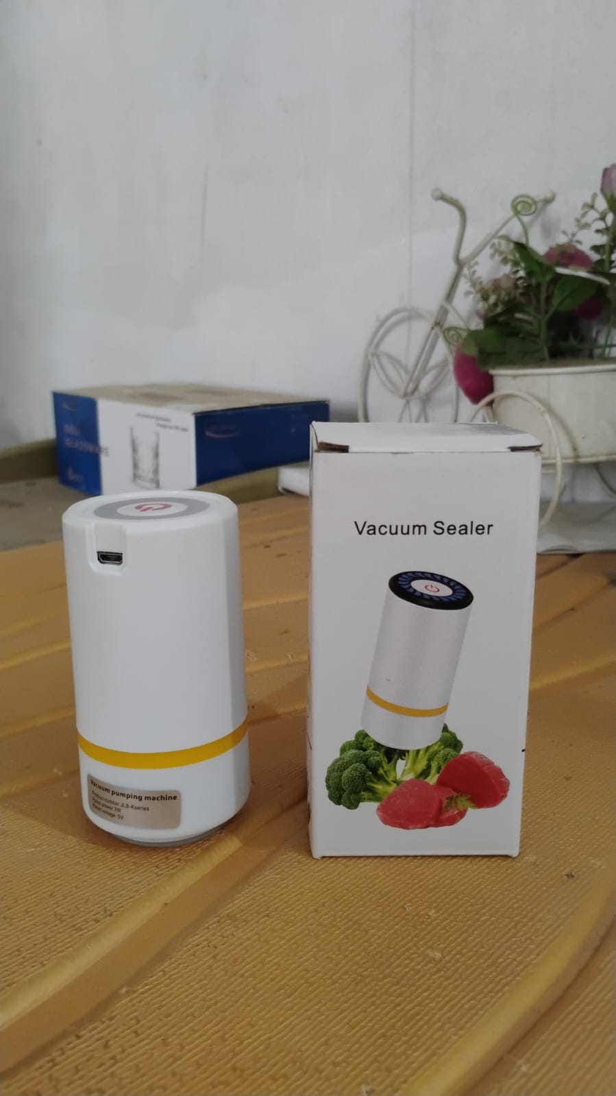 Portable USB Rechargeable Vacuum Sealer Machine (1 Pc) Your Brand