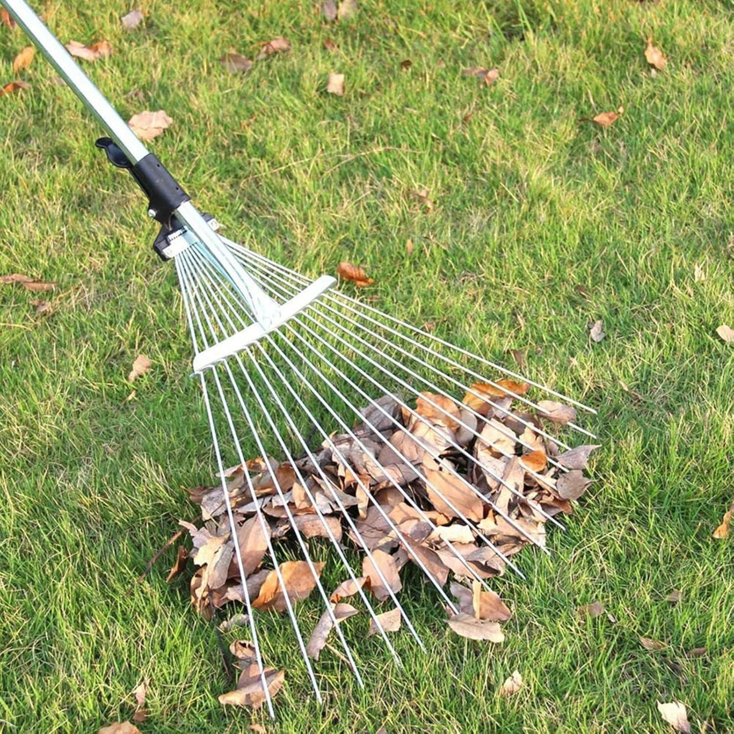 THE GIR FARMER metal leaf rake gathering dry leaves on grass best tool for cleaning garden leaves