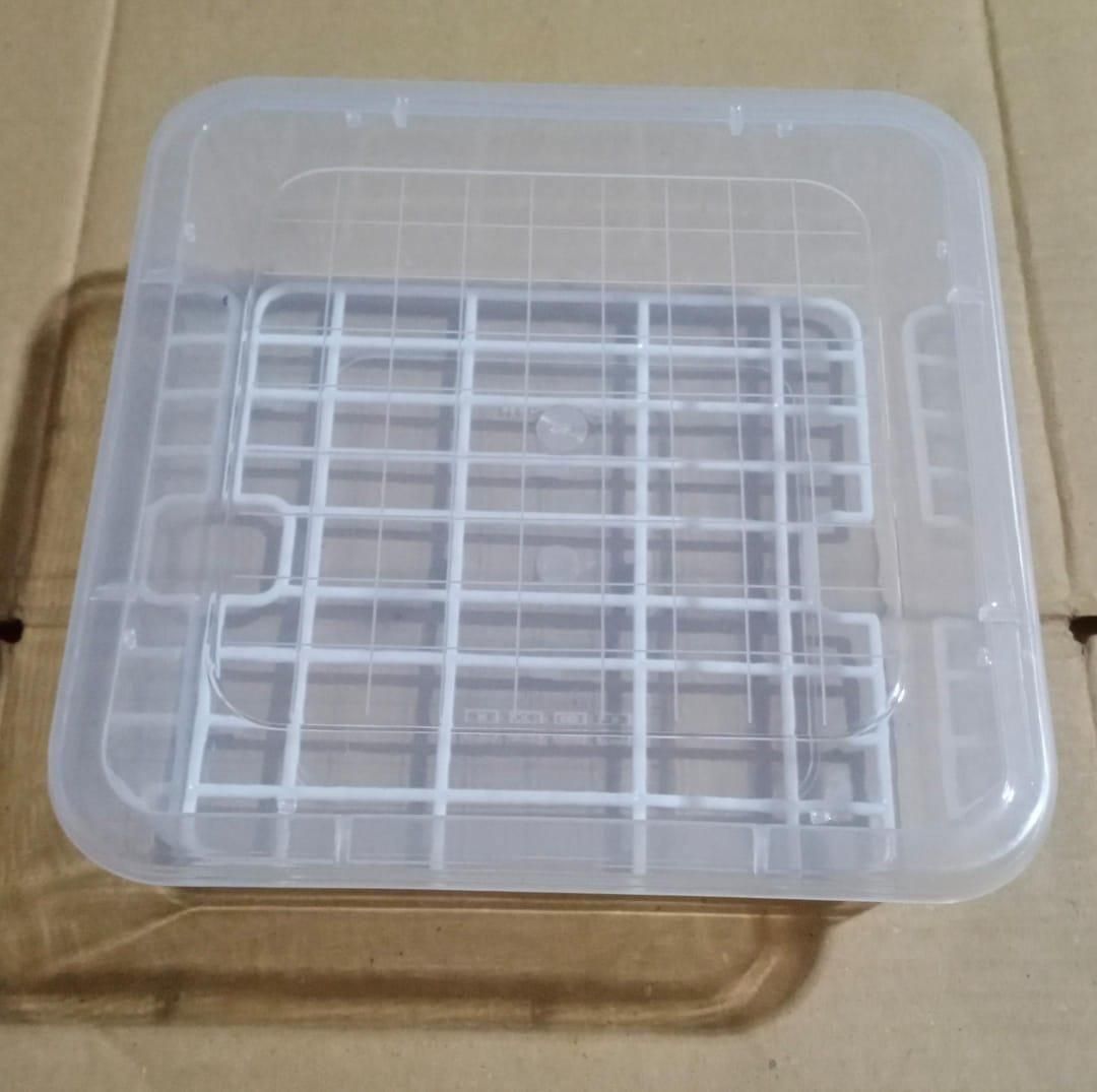 Clear plastic fridge storage containers set with square shape and grid design lid for organized kitchen storage