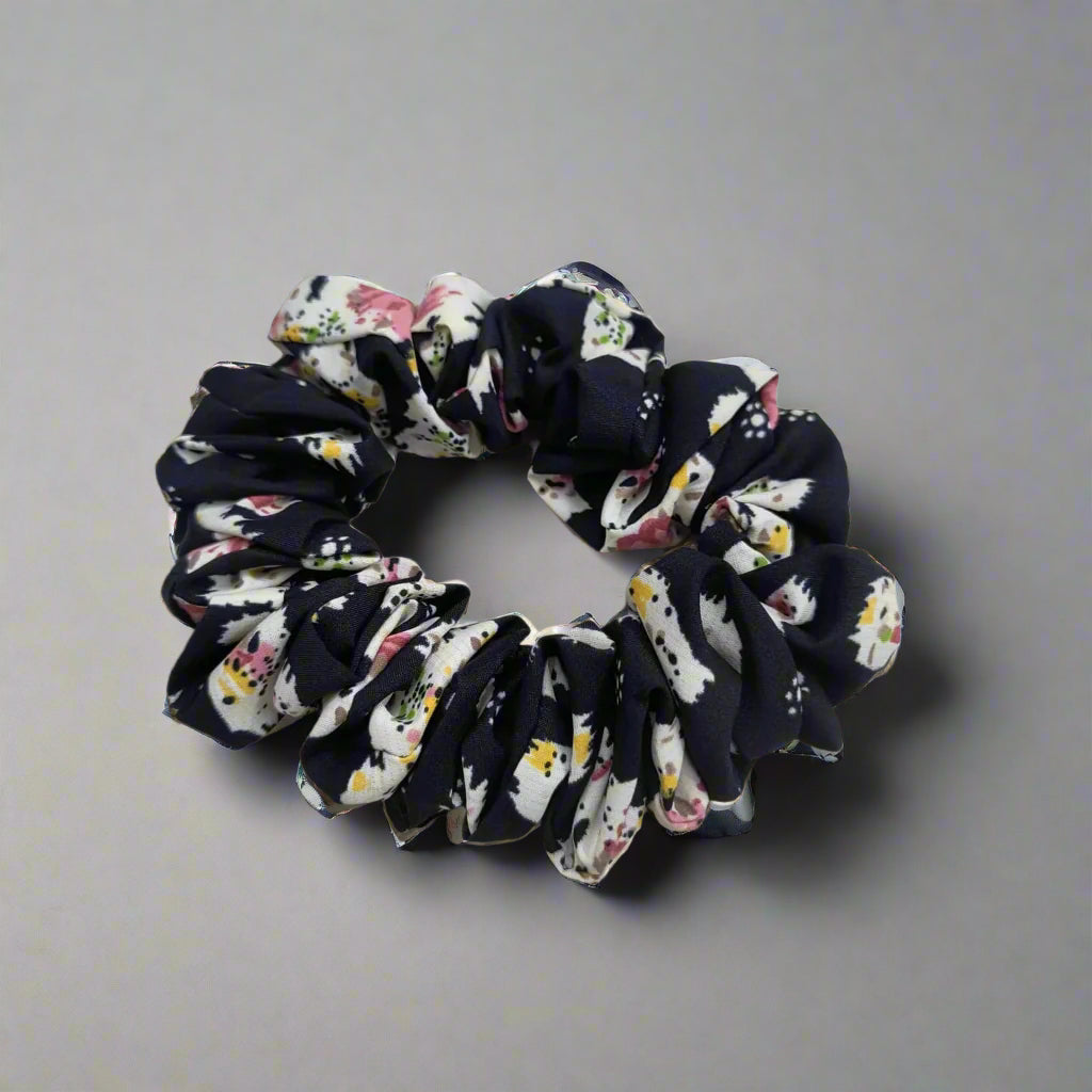 Gir Farmer gentle elastic hair rope for women with floral black and white fabric design