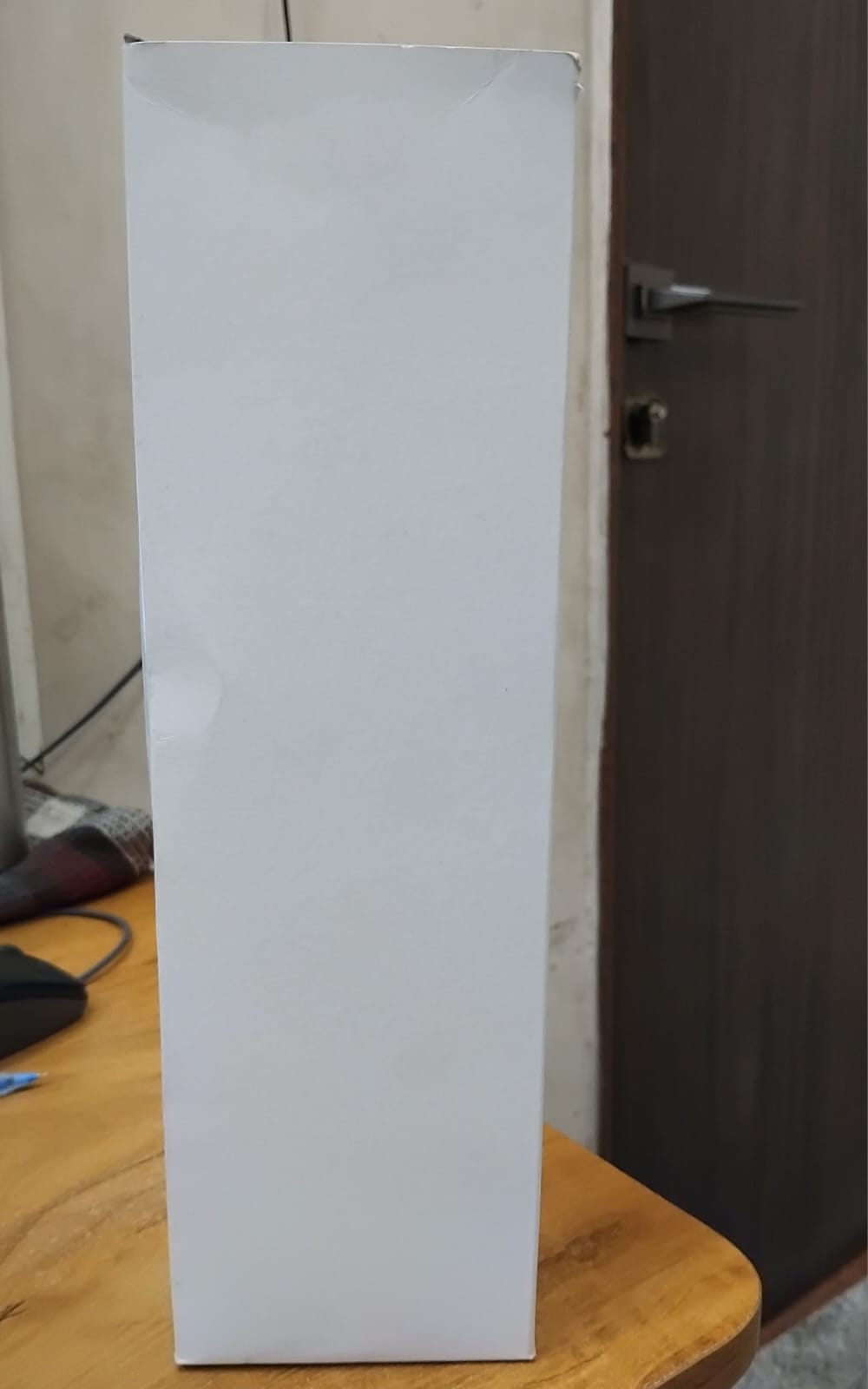 The Gir Farmer Infinity Artic Bottle stainless steel water bottle 1000ml in white packaging box