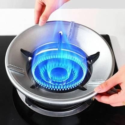 THE GIR FARMER kitchen gas stove flame protector installed on burner with blue flame for safety