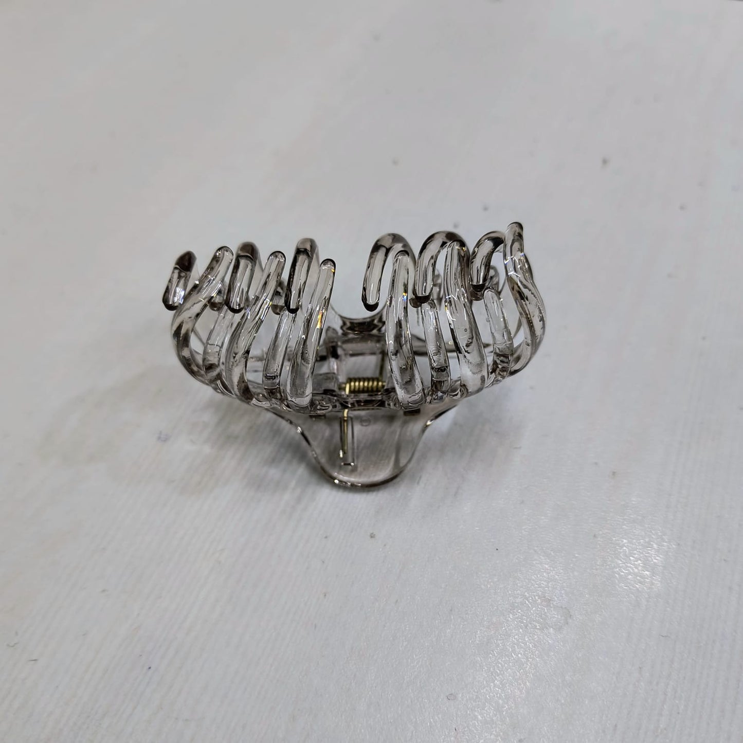 Clear large claw clip for thick hair with sturdy spring mechanism