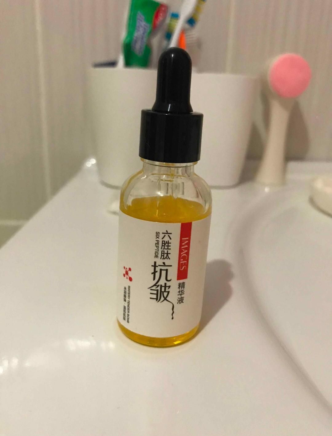 Glass dropper bottle of serum, a natural anti-wrinkle treatment for healthy skin