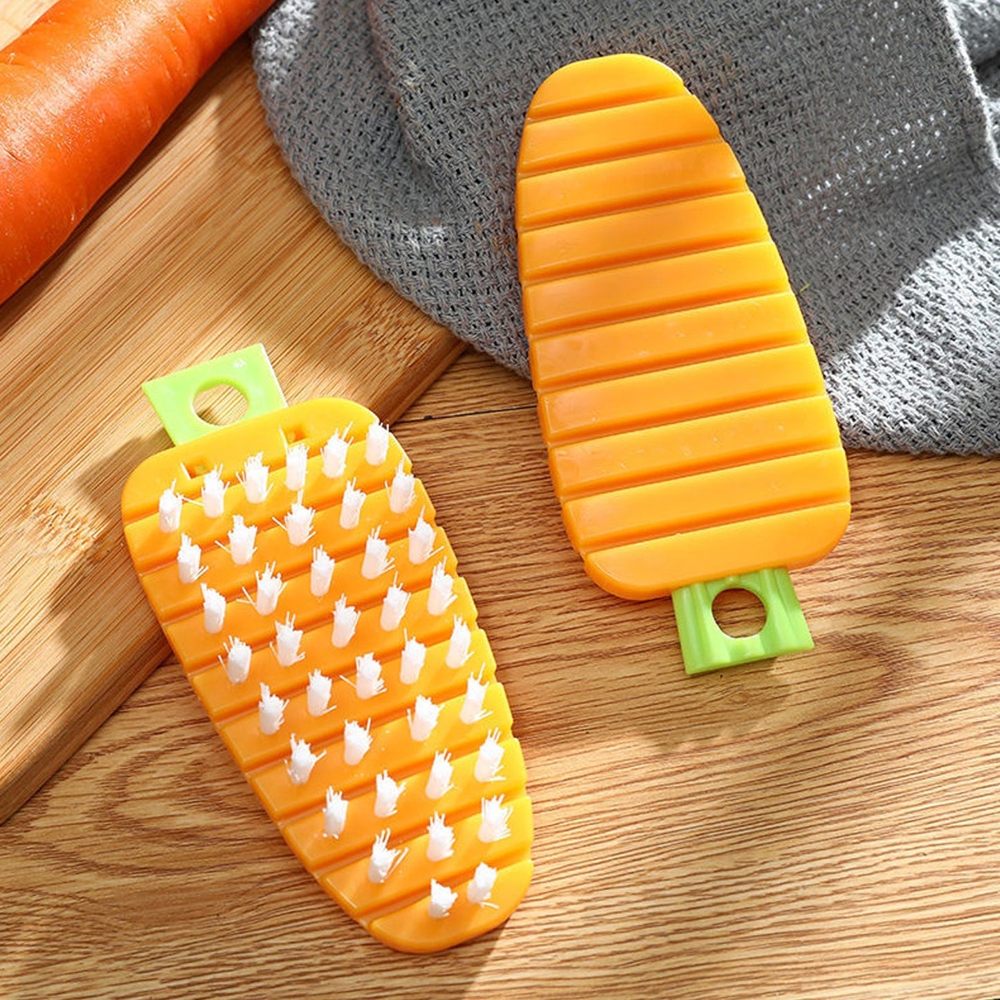 Non-toxic vegetable scrubbing brush set in carrot shape for effective cleaning of vegetables