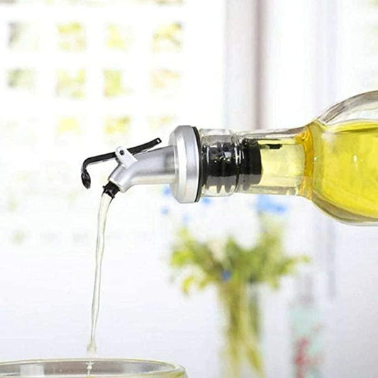 Clear oil dispenser bottle for kitchen pouring oil with a easy-to-use spout