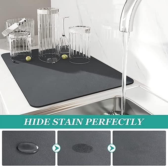 Quick drying kitchen mat in black, absorbing spills and hiding stains perfectly for a clean kitchen look