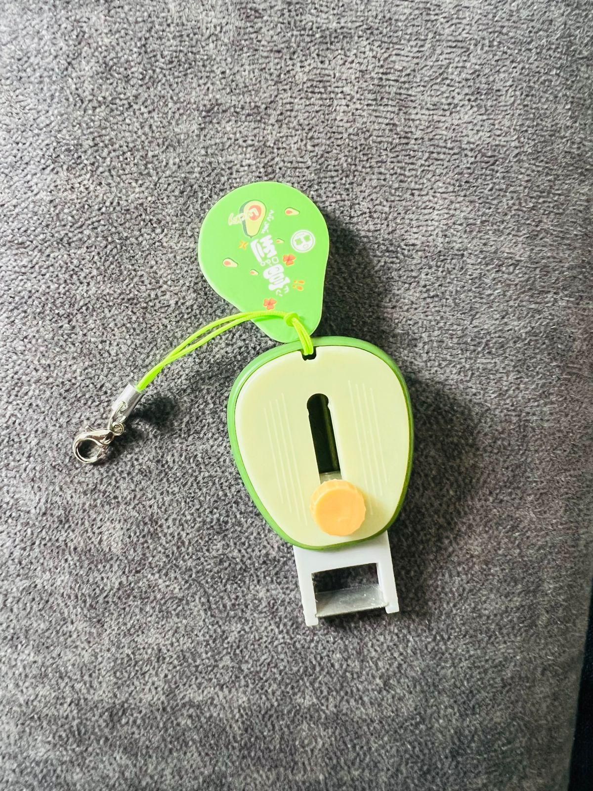THE GIR FARMER retractable mini vegetable peeler in green with compact design and keychain attachment