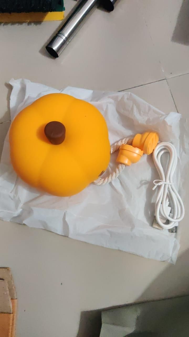 THE GIR FARMER touch control silicone lamp shaped like a yellow pumpkin with USB cable included