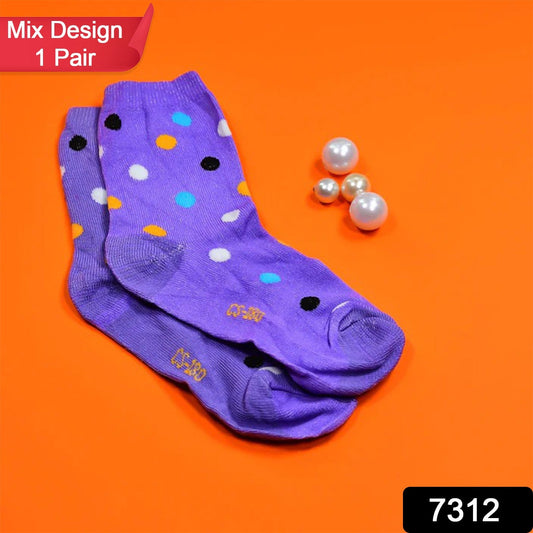 Trendy printed socks in purple with colorful polka dots, perfect for adding a fun touch to outfits