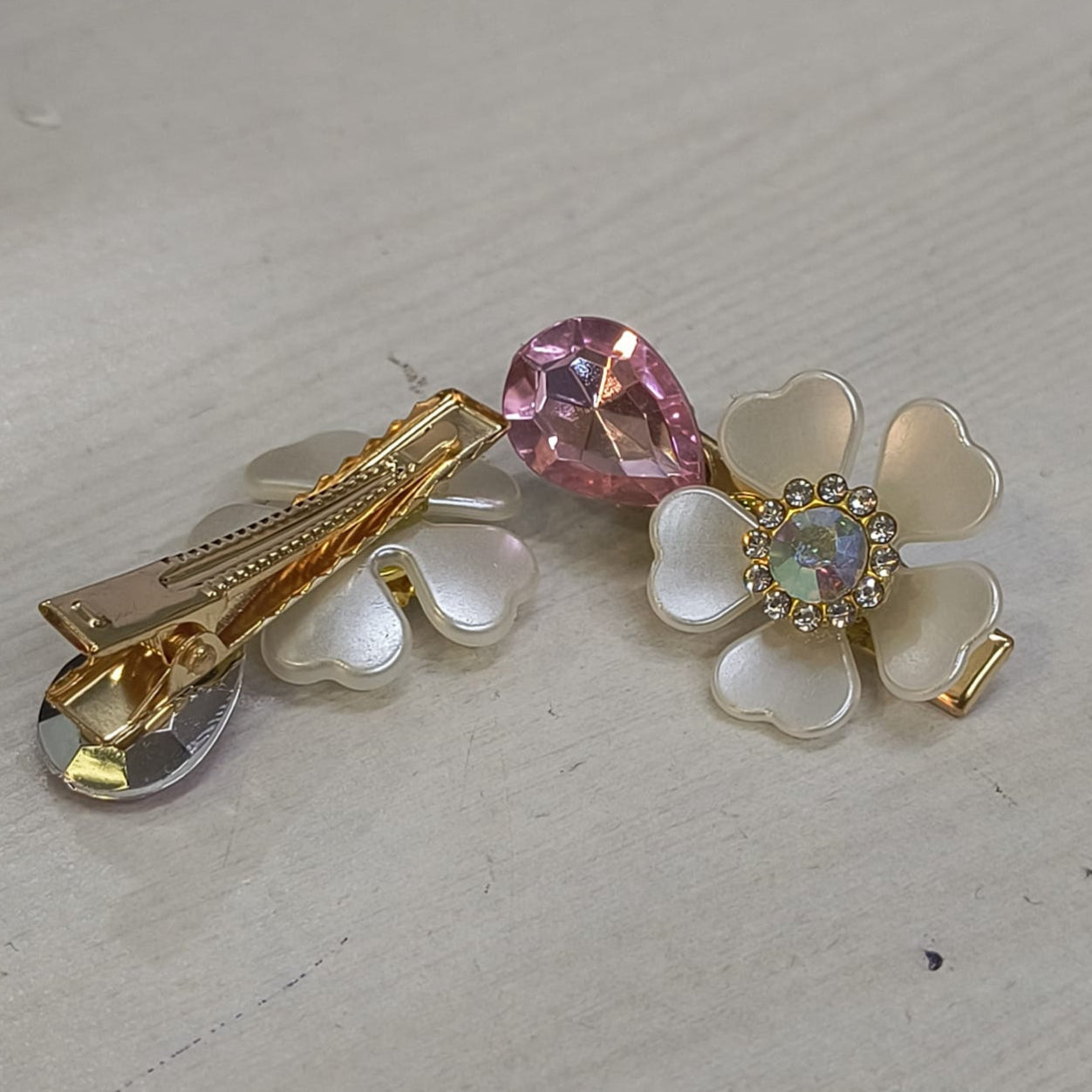 Elegant floral hair clips pack featuring gold and pearl flower designs with pink gemstone accents