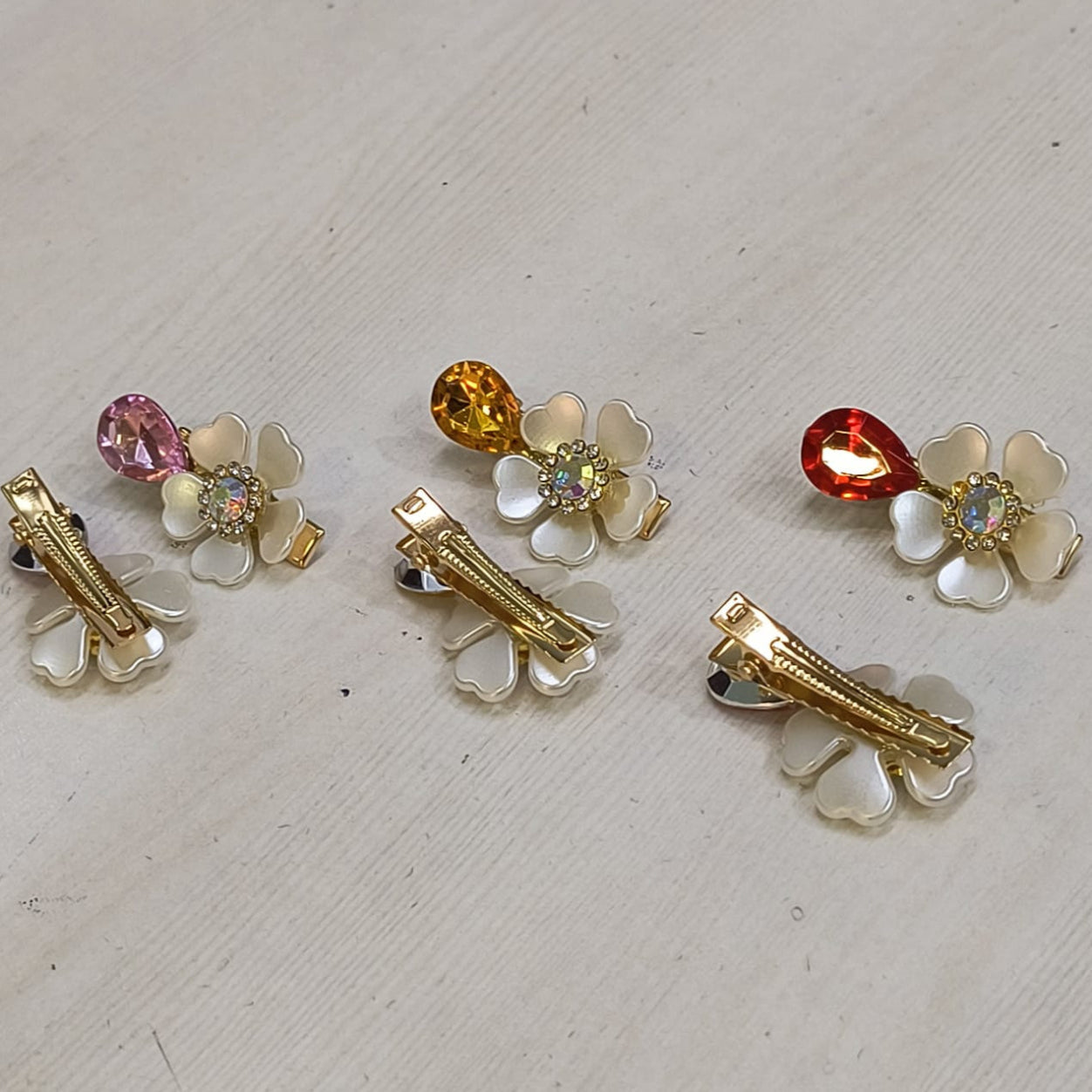 Amd-Deodap elegant floral hair clips pack with white flowers and colorful gemstone accents
