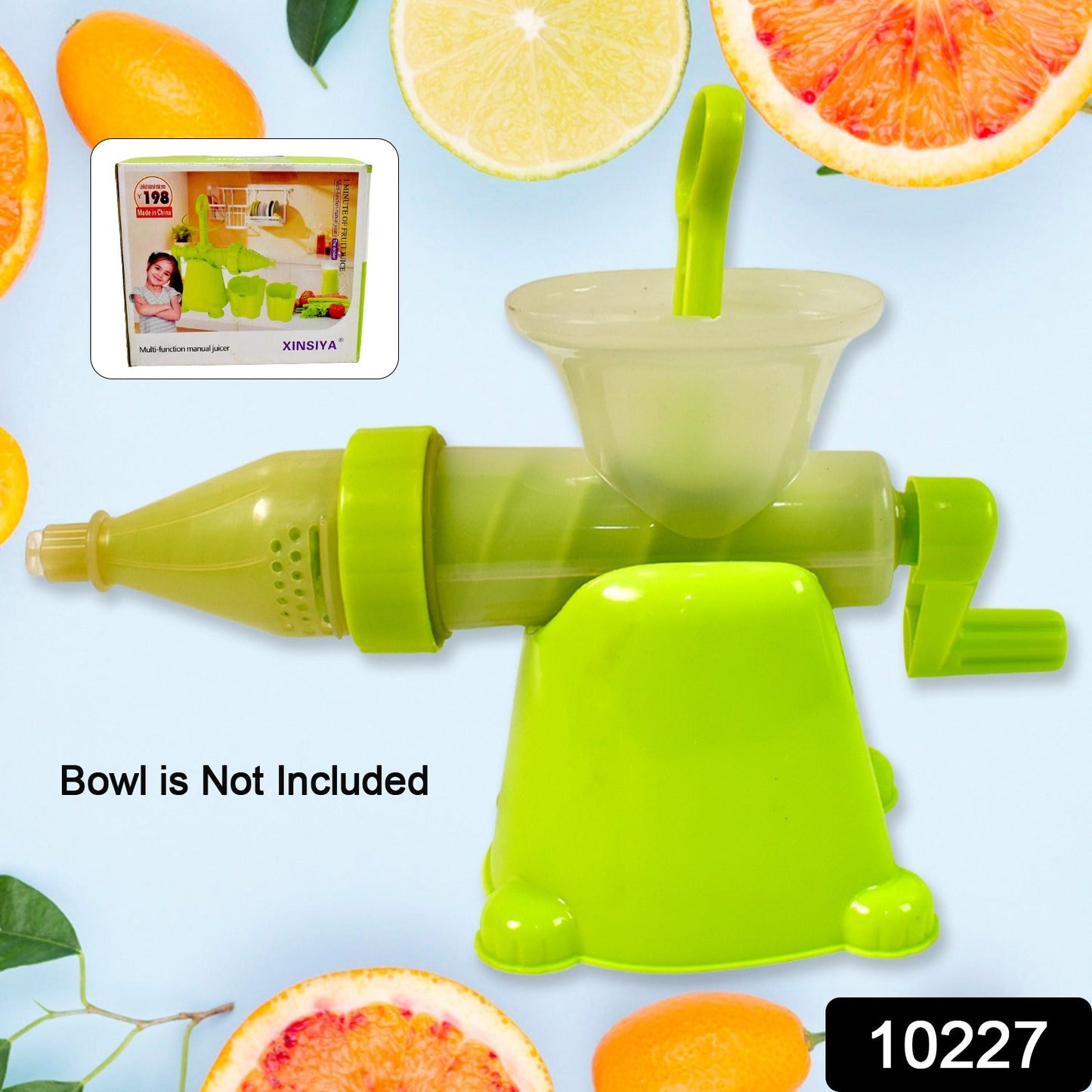Manual plastic juicer in green for easy citrus juice extraction without electricity
