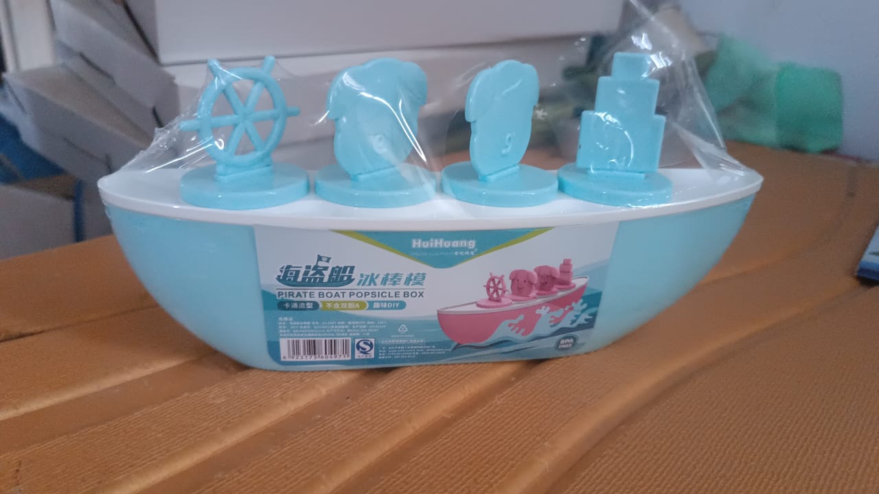 Creative Boat-Shaped Ice Cream Mould with Cute Piggy Your Brand