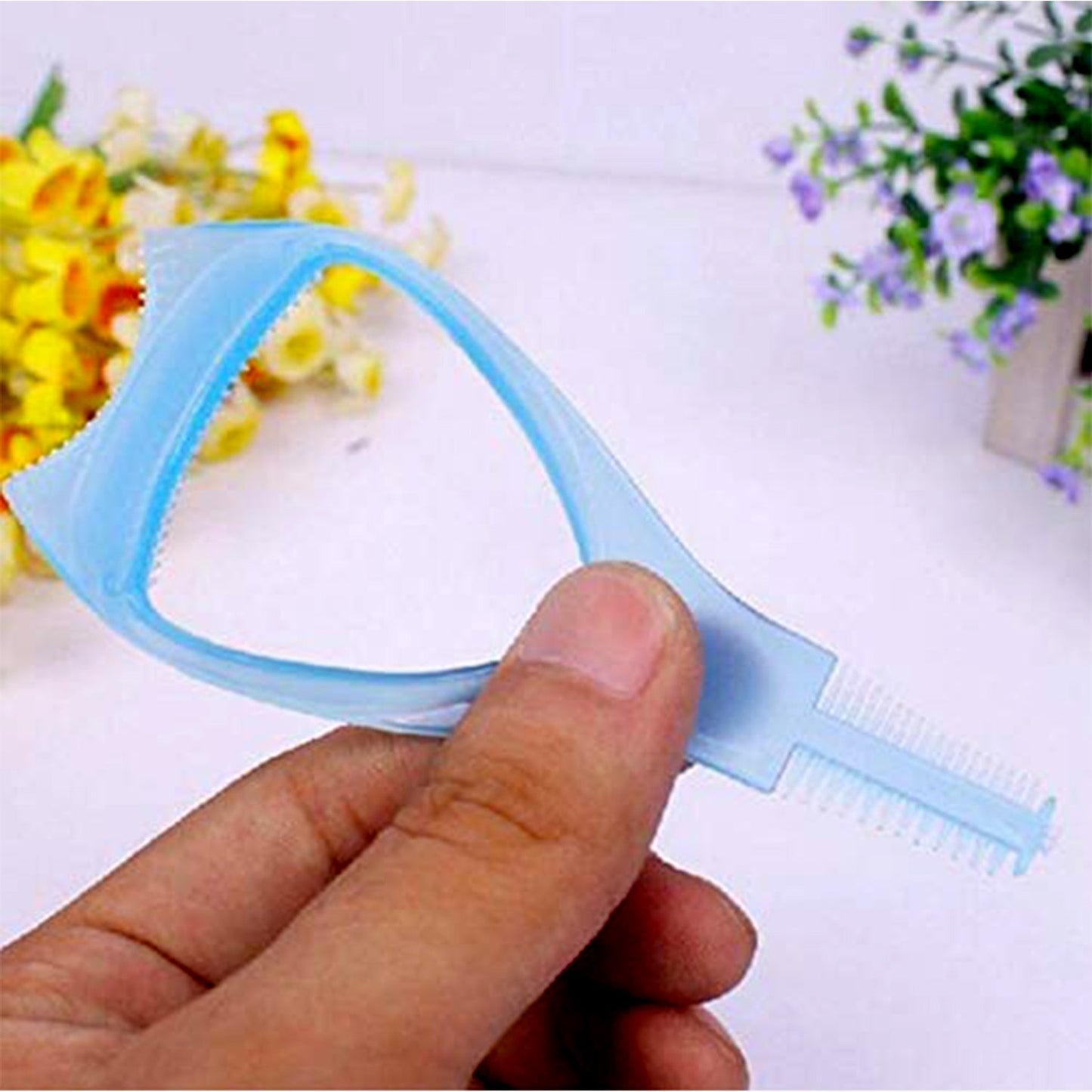 3-in-1 Plastic Eyelash Tool: Mascara Guide, Brush & Curler (1 Pc) Your Brand