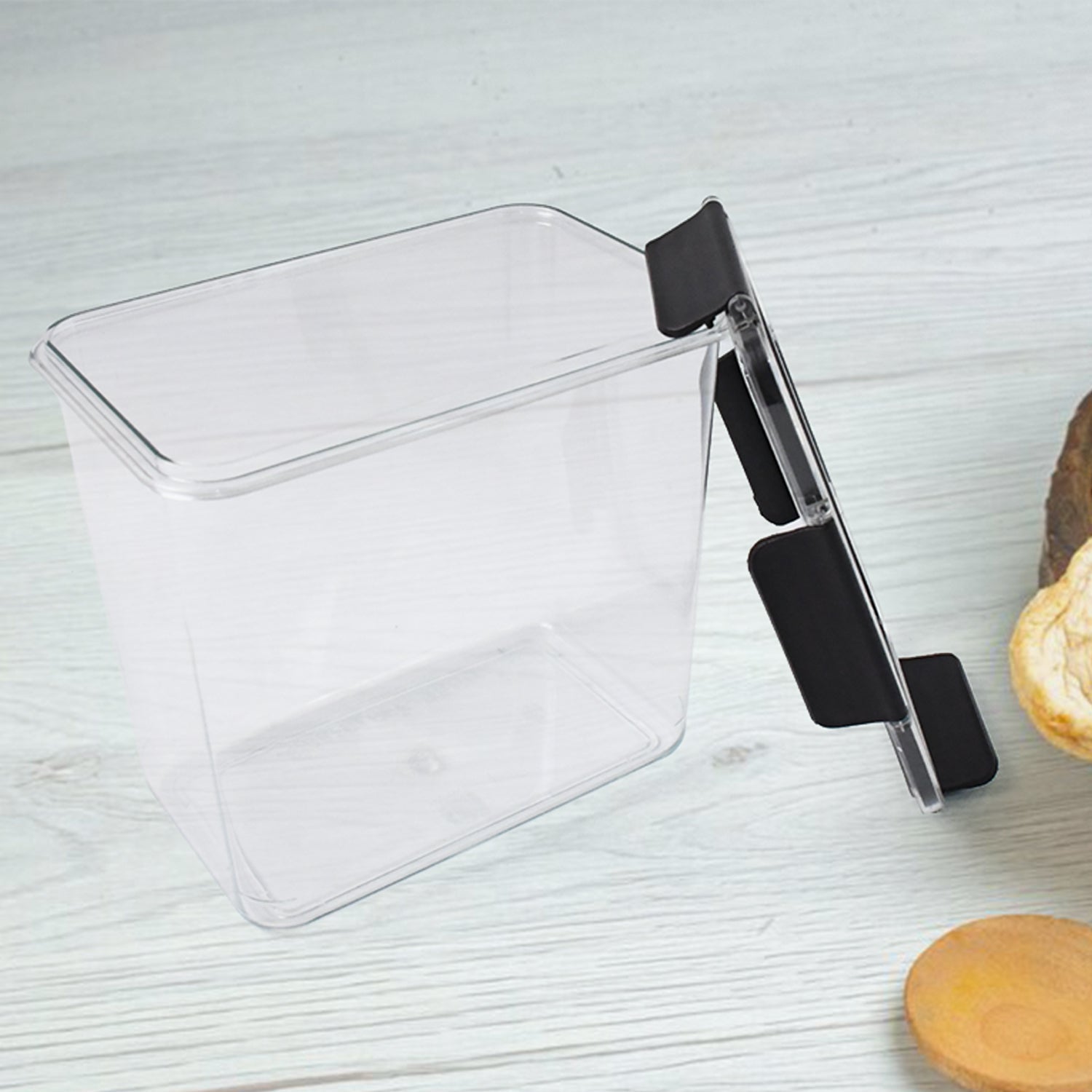 Food Storage Container Airtight Plastic Container with Easy Snap Lids (2500ml / 1 Pc) Your Brand