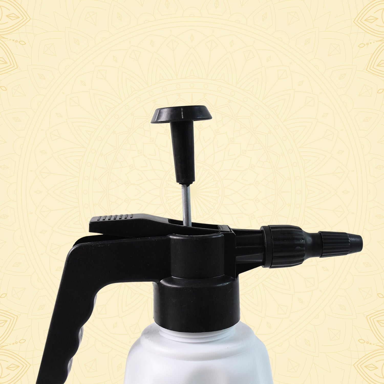 1.5L Heavy-Duty Plastic Pressure Spray Bottle with Adjustable Nozzle Your Brand