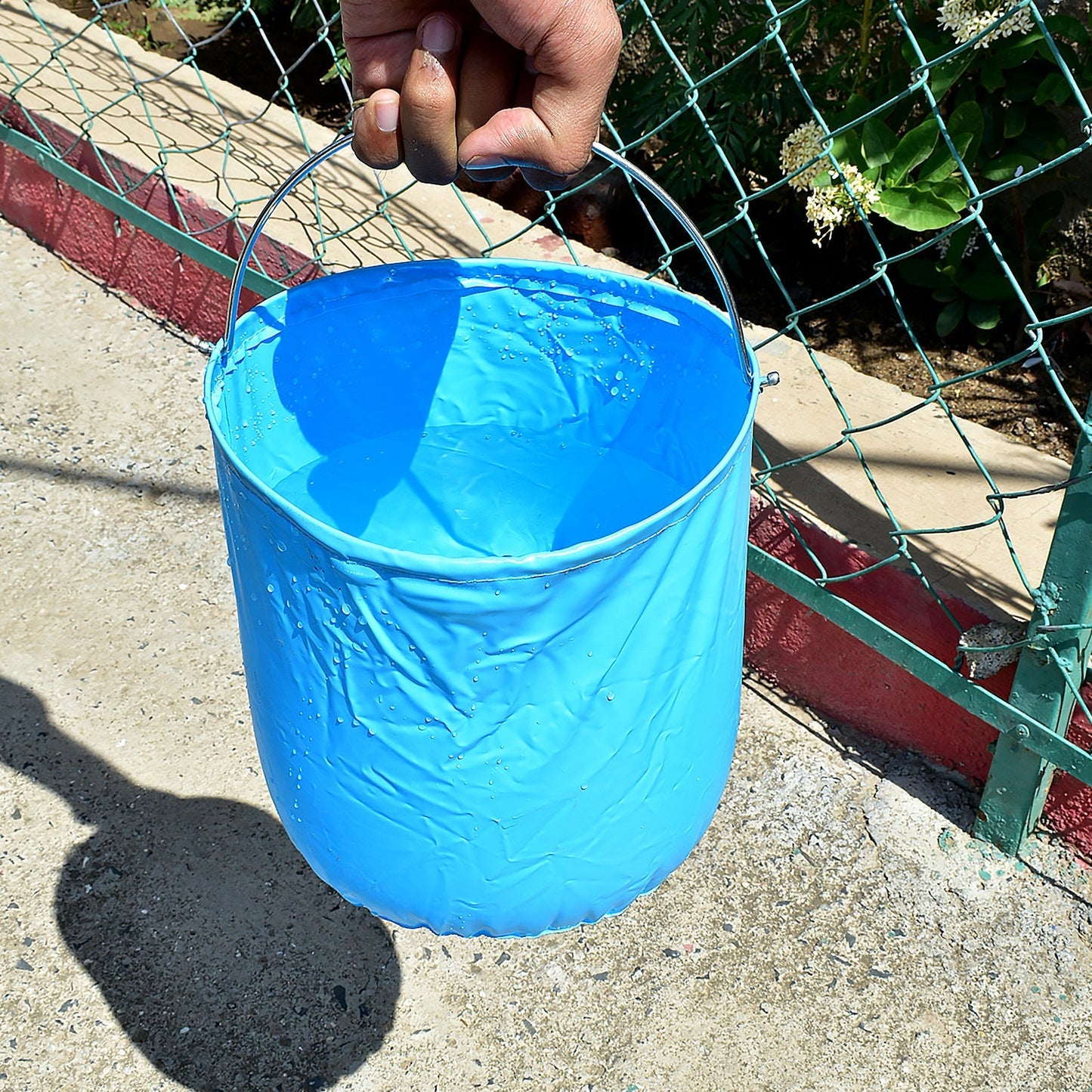 Folding Bucket, Portable, Round Bucket, Simple Bucket, With Handle, Multi-functional, For Outdoor Use, Fishing, Car Washing, Cleaning, Disaster Prevention, Portable, Lightweight, Durable (1 pc / Mix Color) Your Brand