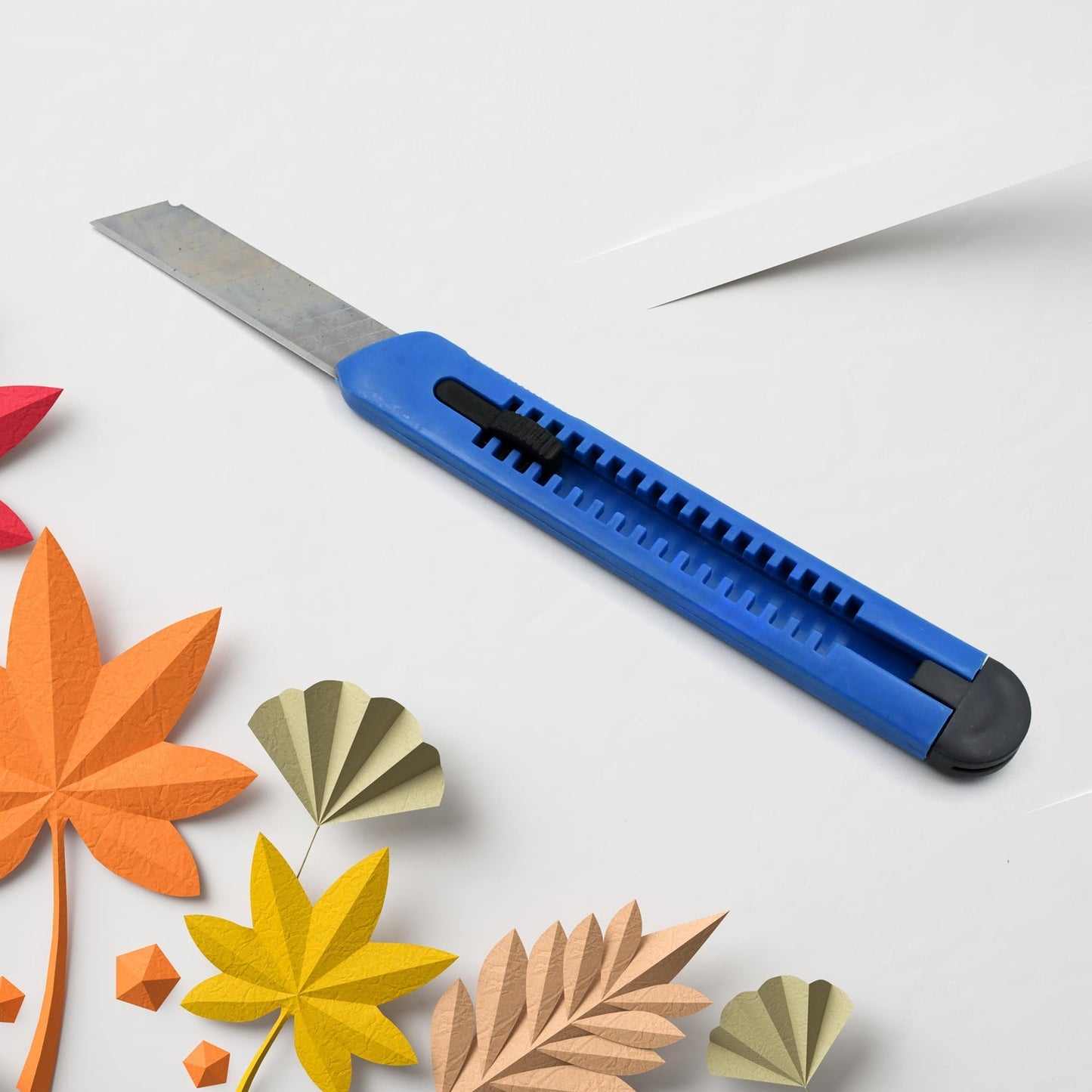 Multi-Use Iron Cutter, Cutting Blade and Precision Knife Blade, Utility Knife - Heavy Duty Industrial Cutter Knife (18mm) Your Brand