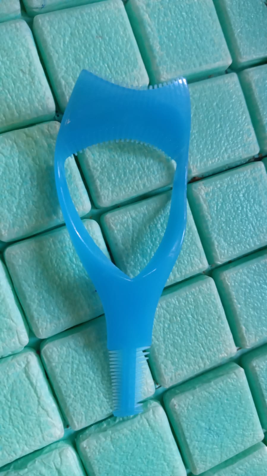 3-in-1 Plastic Eyelash Tool: Mascara Guide, Brush & Curler (1 Pc) Your Brand