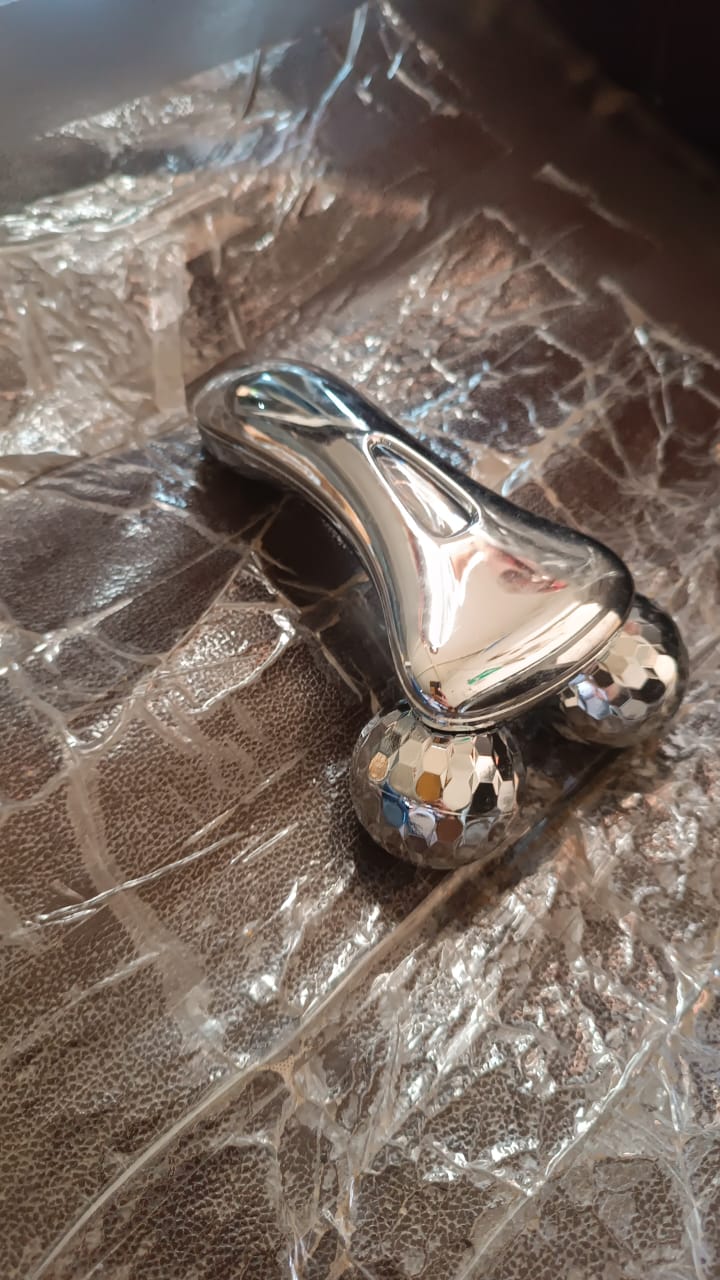3D roller face and body massager designed for relaxing and rejuvenating skin