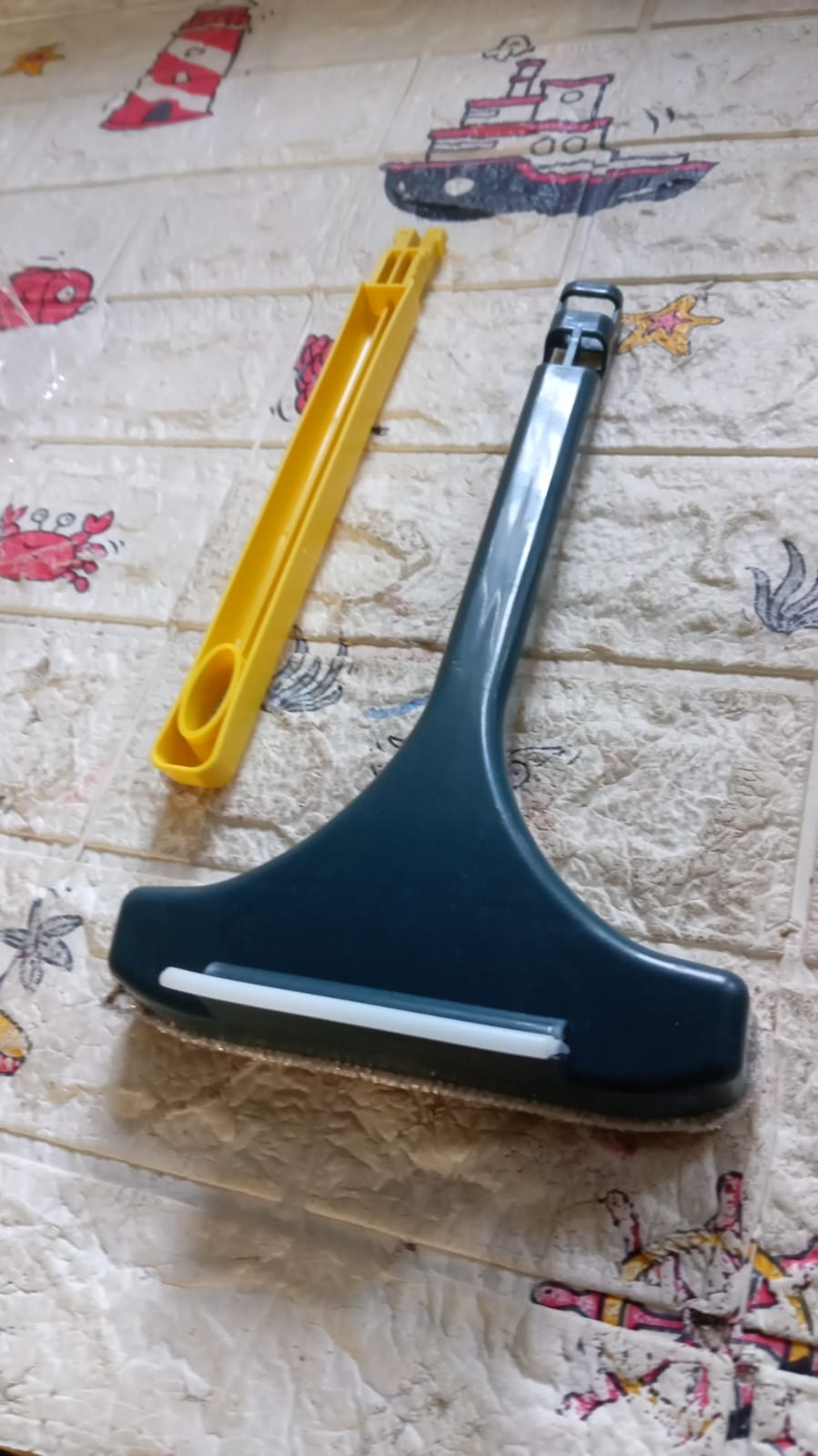 2-in-1 Mesh Cleaning Brush & Wiper with Extended Handle – Window Cleaner (1 Pc) Your Brand