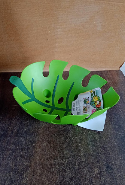 Supermom Leaf-Shaped Plastic Fruit Basket (1 Pc) Your Brand