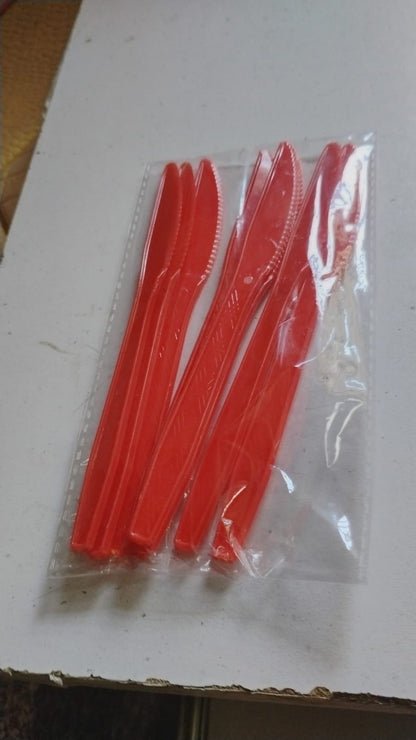 Durable Plastic Knives (8 Pc) Your Brand