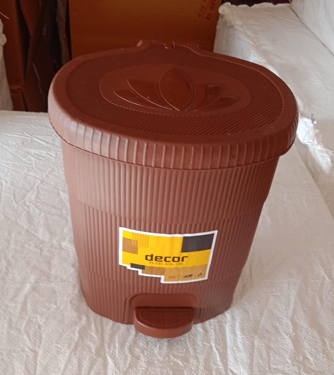 Homeware Dustbin Clean Mini Small Size Plastic Pedal Dustbin Used For Kitchen, Office, Car (1 PC) Your Brand