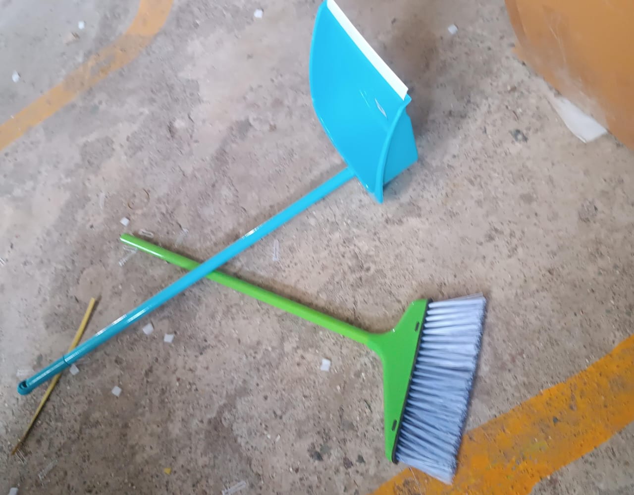 HANDLE DUSTPAN AND BRUSH FOR SWEEPING & CLEANING DUST, Supdi Your Brand